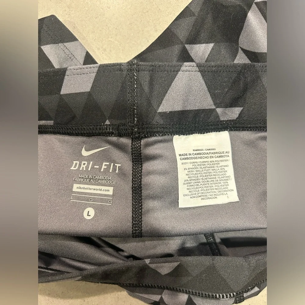 Nike Stretch Tight Shorts Womens Large Dri-Fit Black Grey Geometric Triangle